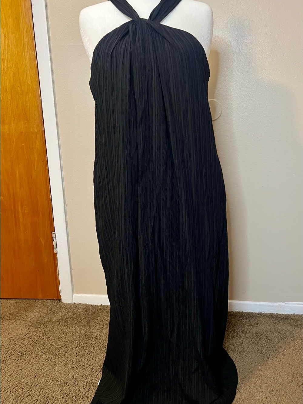 Pretty Garden Black Twist Strap Sleeveless Maxi Dress